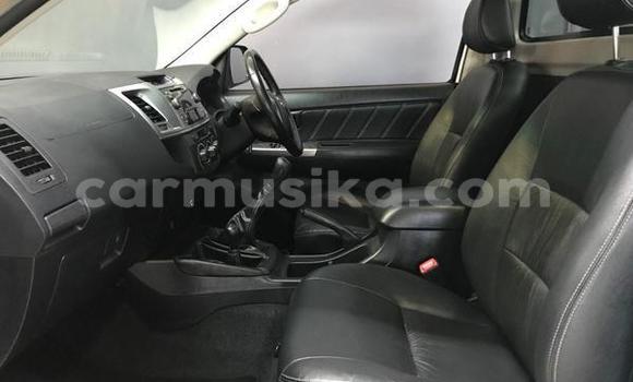 Nunua Ilio tumika Toyota Hilux Nyeupe Gari ndani ya Beitbridge nchini Matabeleland Kusini Nunua Ilio tumika Toyota Hilux Nyeupe Gari ndani ya Beitbridge nchini Matabeleland Kusini