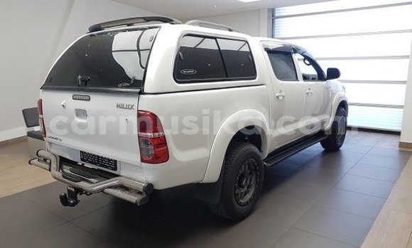 Tenga Tsaru Toyota Hilux Chena Mota in Beitbridge in Matabeleland South Tenga Tsaru Toyota Hilux Chena Mota in Beitbridge in Matabeleland South