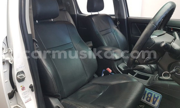 Tenga Tsaru Toyota Hilux Chena Mota in Beitbridge in Matabeleland South Tenga Tsaru Toyota Hilux Chena Mota in Beitbridge in Matabeleland South