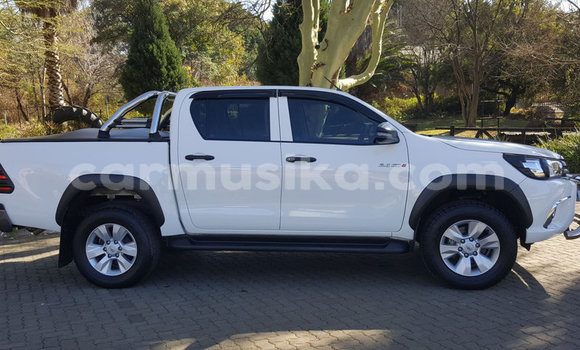Buy Used Toyota Hilux White Car in Beitbridge in Matabeleland South Buy Used Toyota Hilux White Car in Beitbridge in Matabeleland South