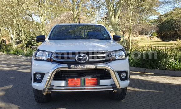 Buy Used Toyota Hilux White Car in Beitbridge in Matabeleland South Buy Used Toyota Hilux White Car in Beitbridge in Matabeleland South