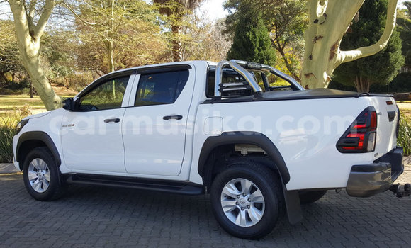 Buy Used Toyota Hilux White Car in Beitbridge in Matabeleland South Buy Used Toyota Hilux White Car in Beitbridge in Matabeleland South