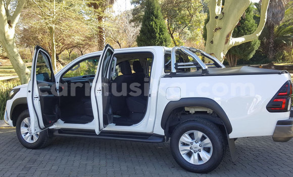 Buy Used Toyota Hilux White Car in Beitbridge in Matabeleland South Buy Used Toyota Hilux White Car in Beitbridge in Matabeleland South