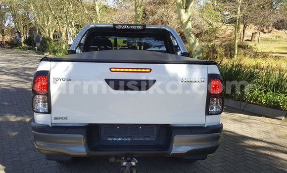 Buy Used Toyota Hilux White Car in Beitbridge in Matabeleland South Buy Used Toyota Hilux White Car in Beitbridge in Matabeleland South