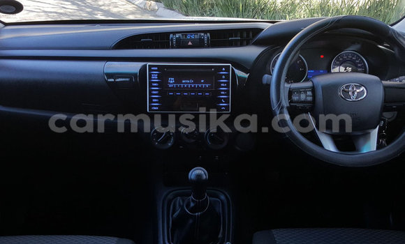 Buy Used Toyota Hilux White Car in Beitbridge in Matabeleland South Buy Used Toyota Hilux White Car in Beitbridge in Matabeleland South