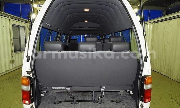 Acheter Occasion Voiture Toyota Hiace Blanc à Beitbridge, Matabeleland South Acheter Occasion Voiture Toyota Hiace Blanc à Beitbridge, Matabeleland South