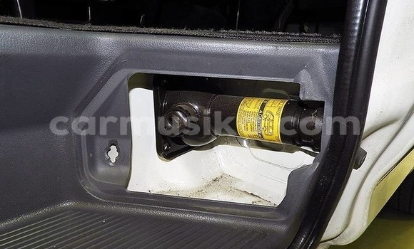 Acheter Occasion Voiture Toyota Hiace Blanc à Beitbridge, Matabeleland South Acheter Occasion Voiture Toyota Hiace Blanc à Beitbridge, Matabeleland South