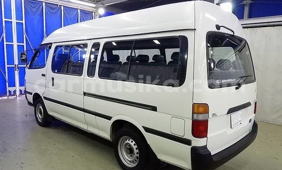 Acheter Occasion Voiture Toyota Hiace Blanc à Beitbridge, Matabeleland South Acheter Occasion Voiture Toyota Hiace Blanc à Beitbridge, Matabeleland South