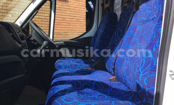 Nunua Ilio tumika IVECO Massif Nyeupe Gari ndani ya Beitbridge nchini Matabeleland Kusini Nunua Ilio tumika IVECO Massif Nyeupe Gari ndani ya Beitbridge nchini Matabeleland Kusini