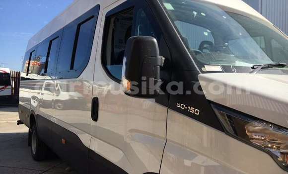 Nunua Ilio tumika IVECO Massif Nyeupe Gari ndani ya Beitbridge nchini Matabeleland Kusini Nunua Ilio tumika IVECO Massif Nyeupe Gari ndani ya Beitbridge nchini Matabeleland Kusini