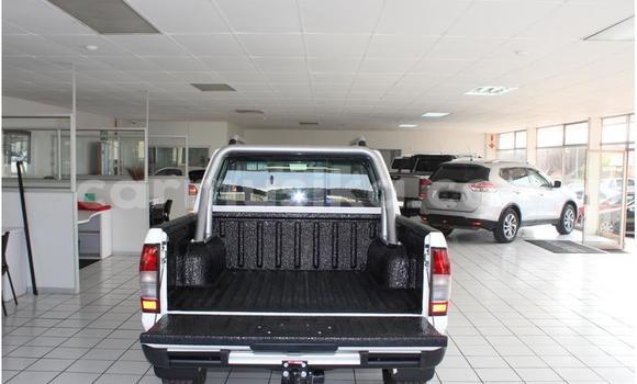 Acheter Occasion Voiture Nissan NP 300 Blanc à Harare, Harare Acheter Occasion Voiture Nissan NP 300 Blanc à Harare, Harare