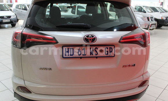 Acheter Occasion Voiture Toyota RAV4 Blanc à Beitbridge, Matabeleland South Acheter Occasion Voiture Toyota RAV4 Blanc à Beitbridge, Matabeleland South