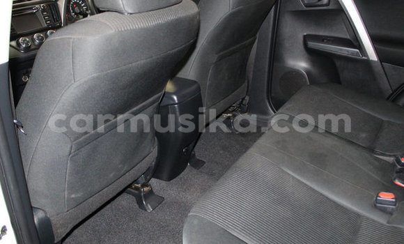 Acheter Occasion Voiture Toyota RAV4 Blanc à Beitbridge, Matabeleland South Acheter Occasion Voiture Toyota RAV4 Blanc à Beitbridge, Matabeleland South