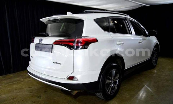 Nunua Ilio tumika Toyota RAV4 Nyeupe Gari ndani ya Beitbridge nchini Matabeleland Kusini Nunua Ilio tumika Toyota RAV4 Nyeupe Gari ndani ya Beitbridge nchini Matabeleland Kusini