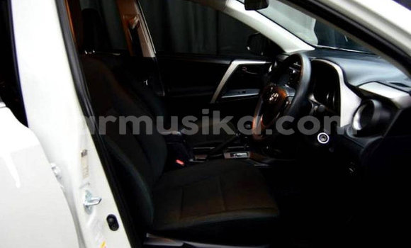 Nunua Ilio tumika Toyota RAV4 Nyeupe Gari ndani ya Beitbridge nchini Matabeleland Kusini Nunua Ilio tumika Toyota RAV4 Nyeupe Gari ndani ya Beitbridge nchini Matabeleland Kusini