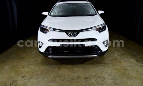 Nunua Ilio tumika Toyota RAV4 Nyeupe Gari ndani ya Beitbridge nchini Matabeleland Kusini Nunua Ilio tumika Toyota RAV4 Nyeupe Gari ndani ya Beitbridge nchini Matabeleland Kusini