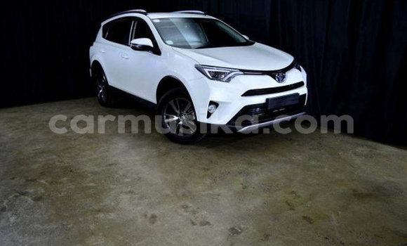 Nunua Ilio tumika Toyota RAV4 Nyeupe Gari ndani ya Beitbridge nchini Matabeleland Kusini Nunua Ilio tumika Toyota RAV4 Nyeupe Gari ndani ya Beitbridge nchini Matabeleland Kusini