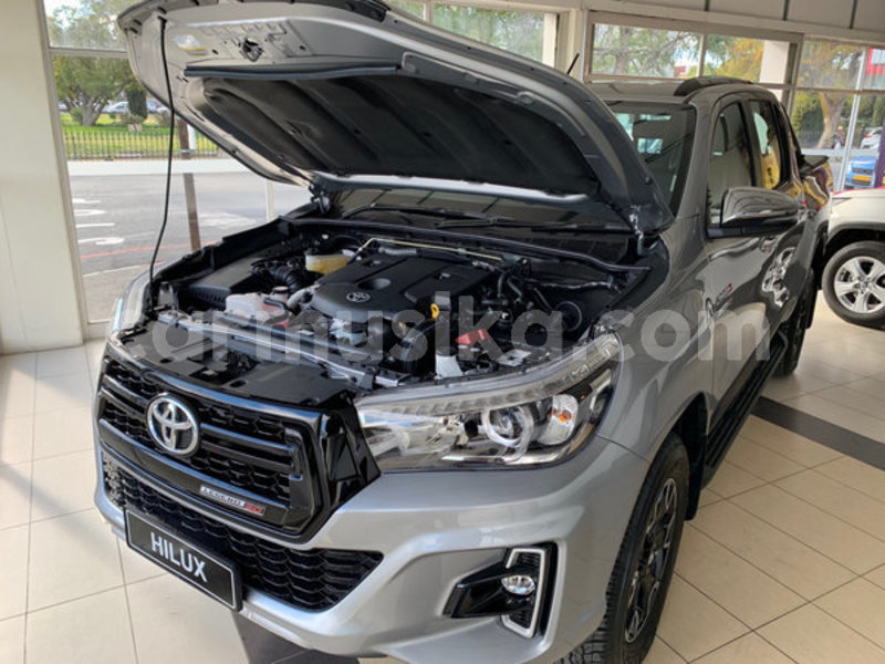 Big with watermark toyota hilux matabeleland south beitbridge 8771