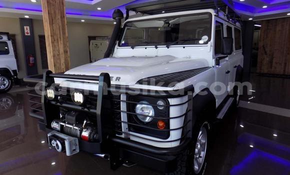Buy Used Land Rover Defender White Car in Beitbridge in Matabeleland South Buy Used Land Rover Defender White Car in Beitbridge in Matabeleland South