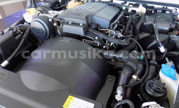 Buy Used Land Rover Defender White Car in Beitbridge in Matabeleland South Buy Used Land Rover Defender White Car in Beitbridge in Matabeleland South