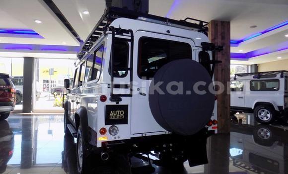 Buy Used Land Rover Defender White Car in Beitbridge in Matabeleland South Buy Used Land Rover Defender White Car in Beitbridge in Matabeleland South