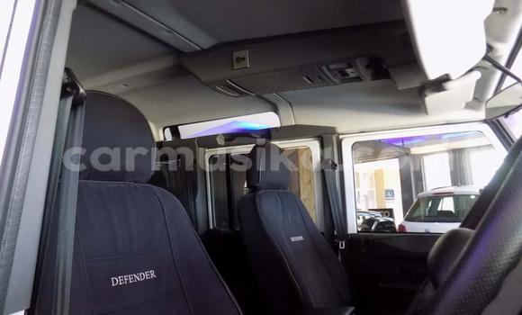 Buy Used Land Rover Defender White Car in Beitbridge in Matabeleland South Buy Used Land Rover Defender White Car in Beitbridge in Matabeleland South