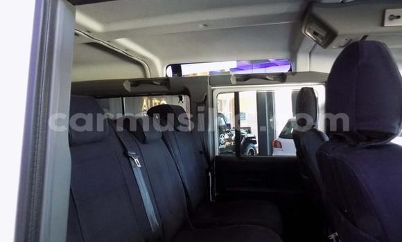 Buy Used Land Rover Defender White Car in Beitbridge in Matabeleland South Buy Used Land Rover Defender White Car in Beitbridge in Matabeleland South