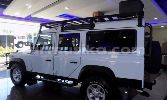 Buy Used Land Rover Defender White Car in Beitbridge in Matabeleland South Buy Used Land Rover Defender White Car in Beitbridge in Matabeleland South