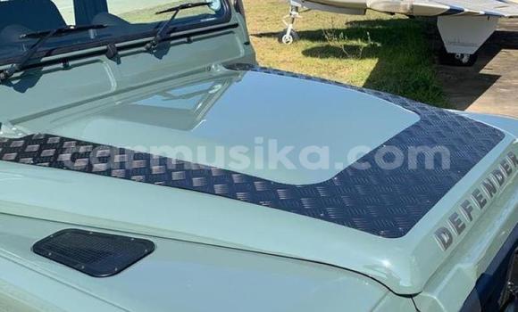 Buy Used Land Rover Defender Green Car in Beitbridge in Matabeleland South Buy Used Land Rover Defender Green Car in Beitbridge in Matabeleland South