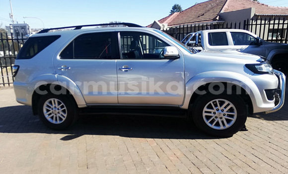 Nunua Ilio tumika Toyota Fortuner Fedha Gari ndani ya Beitbridge nchini Matabeleland Kusini Nunua Ilio tumika Toyota Fortuner Fedha Gari ndani ya Beitbridge nchini Matabeleland Kusini
