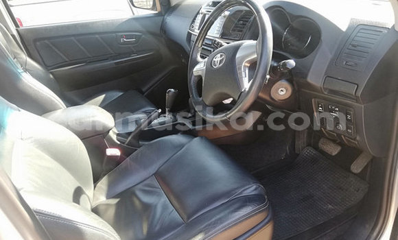 Nunua Ilio tumika Toyota Fortuner Fedha Gari ndani ya Beitbridge nchini Matabeleland Kusini Nunua Ilio tumika Toyota Fortuner Fedha Gari ndani ya Beitbridge nchini Matabeleland Kusini