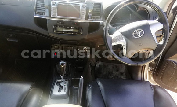Nunua Ilio tumika Toyota Fortuner Fedha Gari ndani ya Beitbridge nchini Matabeleland Kusini Nunua Ilio tumika Toyota Fortuner Fedha Gari ndani ya Beitbridge nchini Matabeleland Kusini