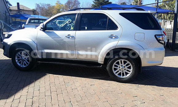 Nunua Ilio tumika Toyota Fortuner Fedha Gari ndani ya Beitbridge nchini Matabeleland Kusini Nunua Ilio tumika Toyota Fortuner Fedha Gari ndani ya Beitbridge nchini Matabeleland Kusini