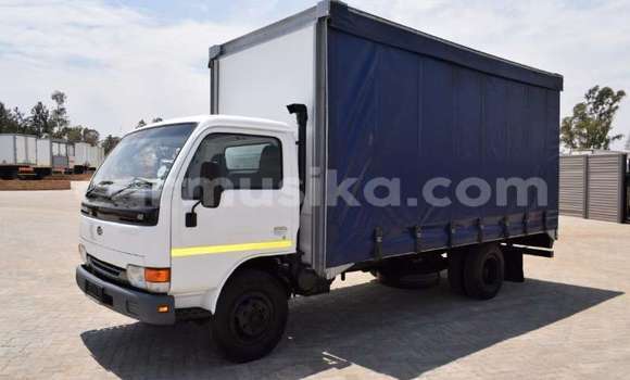 Acheter Occasion Voiture Nissan 720 Blanc à Beitbridge, Matabeleland South Acheter Occasion Voiture Nissan 720 Blanc à Beitbridge, Matabeleland South