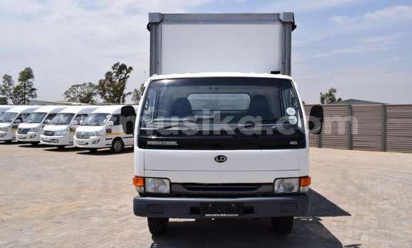 Acheter Occasion Voiture Nissan 720 Blanc à Beitbridge, Matabeleland South Acheter Occasion Voiture Nissan 720 Blanc à Beitbridge, Matabeleland South