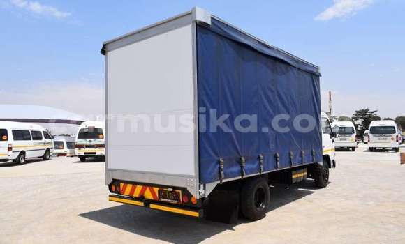 Acheter Occasion Voiture Nissan 720 Blanc à Beitbridge, Matabeleland South Acheter Occasion Voiture Nissan 720 Blanc à Beitbridge, Matabeleland South