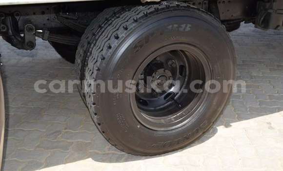 Acheter Occasion Voiture Nissan 720 Blanc à Beitbridge, Matabeleland South Acheter Occasion Voiture Nissan 720 Blanc à Beitbridge, Matabeleland South