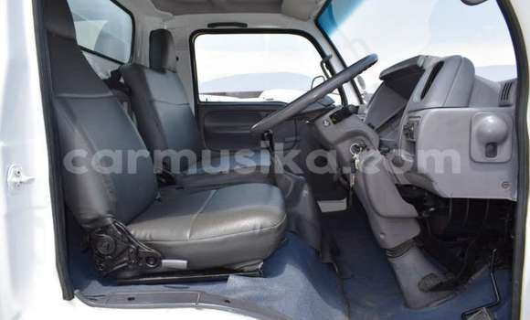 Acheter Occasion Voiture Nissan 720 Blanc à Beitbridge, Matabeleland South Acheter Occasion Voiture Nissan 720 Blanc à Beitbridge, Matabeleland South