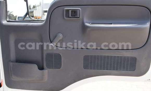 Acheter Occasion Voiture Nissan 720 Blanc à Beitbridge, Matabeleland South Acheter Occasion Voiture Nissan 720 Blanc à Beitbridge, Matabeleland South