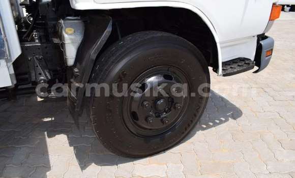 Acheter Occasion Voiture Nissan 720 Blanc à Beitbridge, Matabeleland South Acheter Occasion Voiture Nissan 720 Blanc à Beitbridge, Matabeleland South