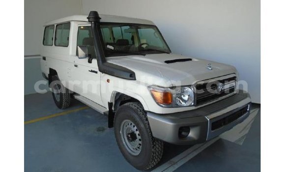 Nunua Imported Abarth 595 Nyeupe Gari ndani ya Import - Dubai nchini Harare