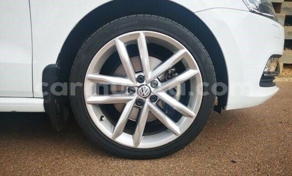 Nunua Ilio tumika Volkswagen Polo Nyeupe Gari ndani ya Beitbridge nchini Matabeleland Kusini Nunua Ilio tumika Volkswagen Polo Nyeupe Gari ndani ya Beitbridge nchini Matabeleland Kusini