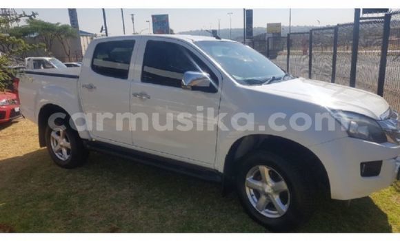 Acheter Occasion Voiture Isuzu KB Blanc à Chegutu, Mashonaland West Acheter Occasion Voiture Isuzu KB Blanc à Chegutu, Mashonaland West