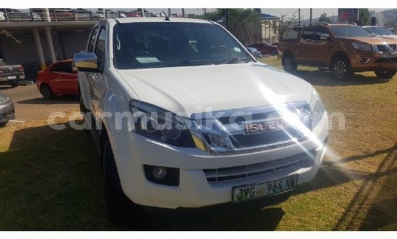 Acheter Occasion Voiture Isuzu KB Blanc à Chegutu, Mashonaland West Acheter Occasion Voiture Isuzu KB Blanc à Chegutu, Mashonaland West