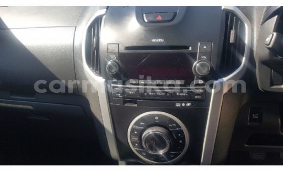 Acheter Occasion Voiture Isuzu KB Blanc à Chegutu, Mashonaland West Acheter Occasion Voiture Isuzu KB Blanc à Chegutu, Mashonaland West