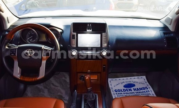 Acheter Import Voiture Toyota Prado Blanc à Import - Dubai, Harare Acheter Import Voiture Toyota Prado Blanc à Import - Dubai, Harare