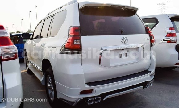 Acheter Import Voiture Toyota Prado Blanc à Import - Dubai, Harare Acheter Import Voiture Toyota Prado Blanc à Import - Dubai, Harare