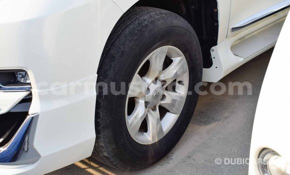 Acheter Import Voiture Toyota Prado Blanc à Import - Dubai, Harare Acheter Import Voiture Toyota Prado Blanc à Import - Dubai, Harare
