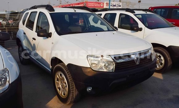 Nunua Imported Renault Duster Nyeupe Gari ndani ya Import - Dubai nchini Harare