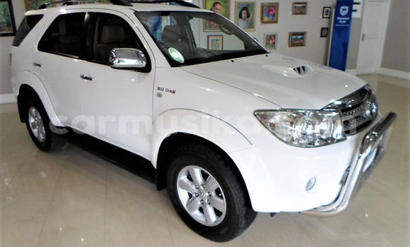 Acheter Occasion Voiture Toyota Fortuner Blanc à Harare, Harare Acheter Occasion Voiture Toyota Fortuner Blanc à Harare, Harare